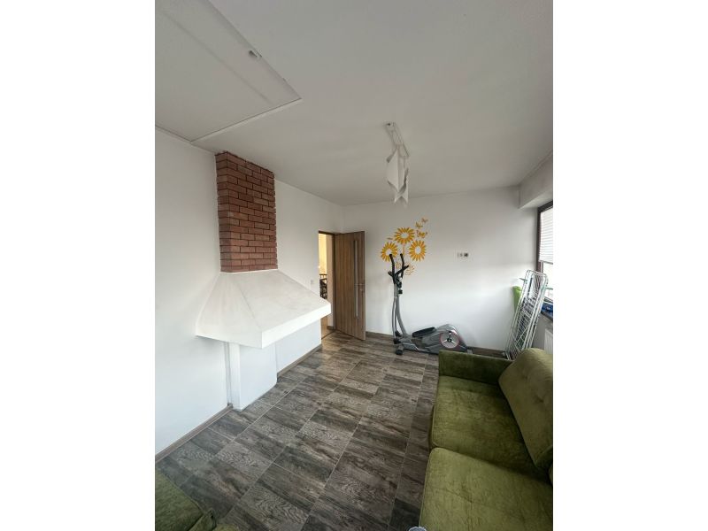 🏡 De vânzare - Casă cu 7 camere, complet renovată și modernizată, în Dorolt (2)