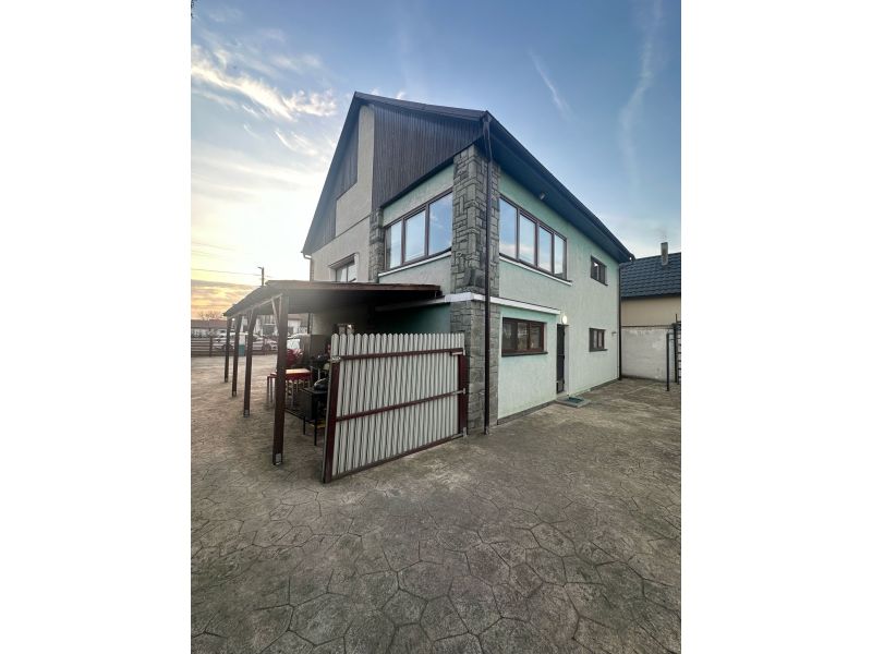 🏡 De vânzare - Casă cu 7 camere, complet renovată și modernizată, în Dorolt (13)