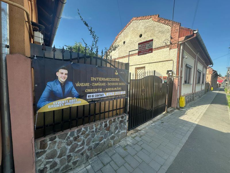 Oportunitate Unică în Zona Centrală – Casă Spațioasă + Garsonieră + 2 Garaje + Teren Generos 🏡