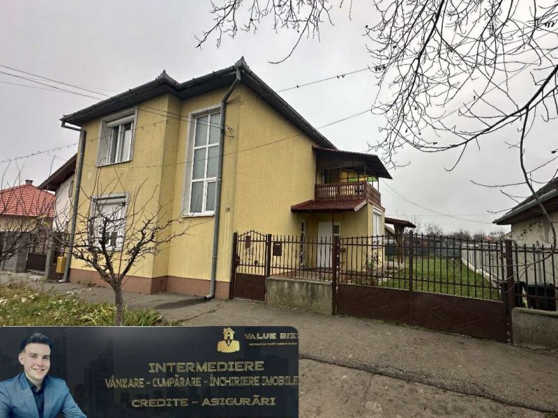 De vânzare – casă din cărămidă cu 2 etaje și 2 apartamente cu intrări separate – Strada Oborului, Carei