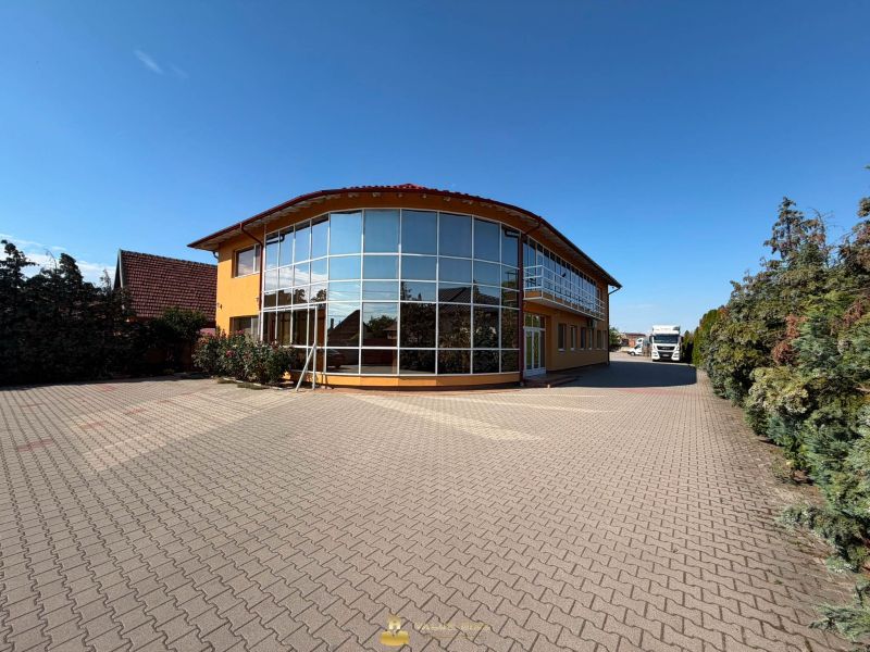 INVESTIȚIE PREMIUM | Proprietate industrială cu chiriași existenți | 4.400 mp teren | 1.700 mp construiți | Carei