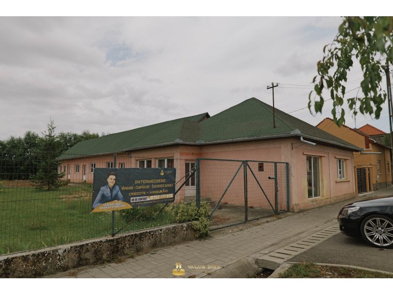 De vânzare – Spațiu comercial cu teren de 1.565 mp – Carei, jud. Satu Mare