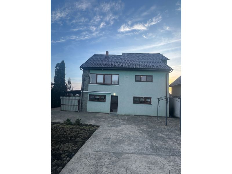 🏡 De vânzare - Casă cu 7 camere, complet renovată și modernizată, în Dorolt (12)