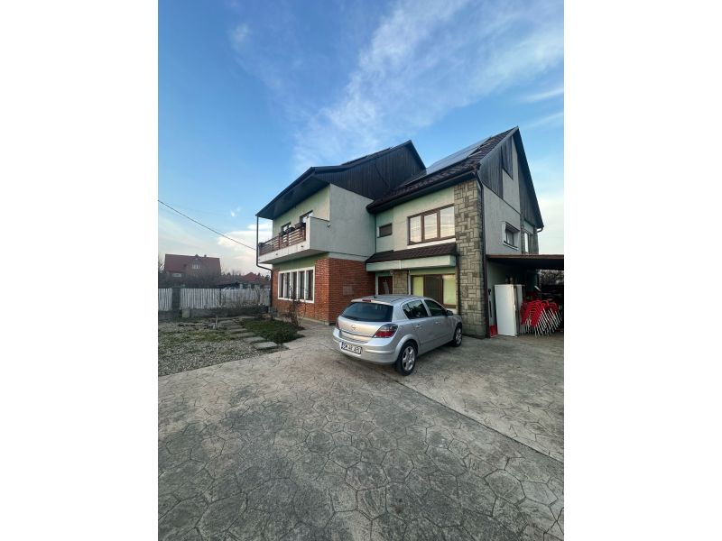 🏡 De vânzare - Casă cu 7 camere, complet renovată și modernizată, în Dorolt (10)