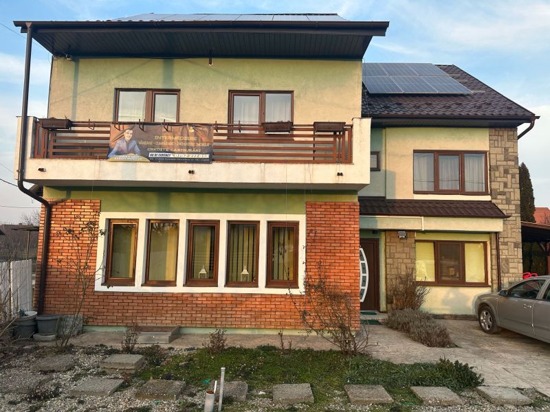 🏡 De vânzare - Casă cu 7 camere, complet renovată și modernizată, în Dorolt (14)