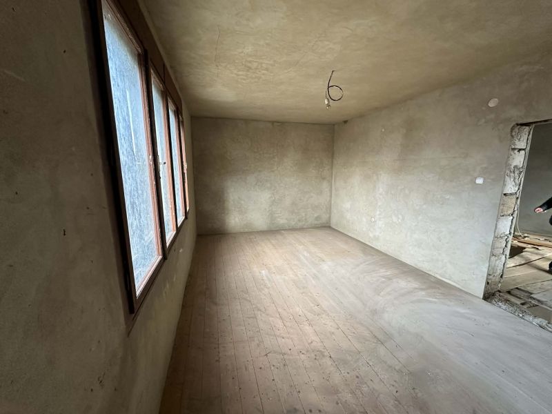 Proprietate rară de vânzare în Carei:  casă , situat pe strada Oborului 0% comision (2)
