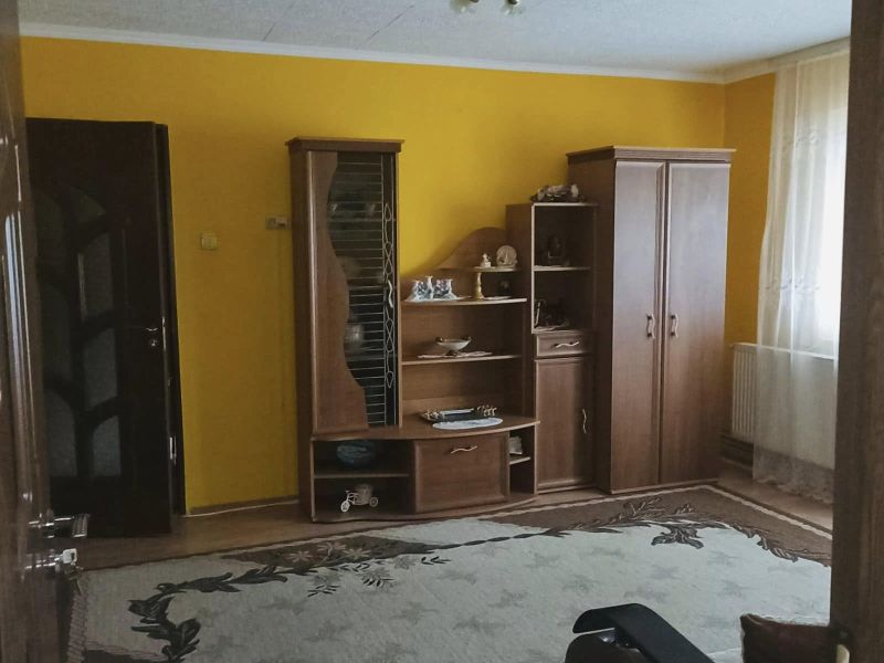 Agenția Value Bizz vă oferă spre vânzare un apartament , semidecomandat, cu 2 camere situat la etajul 4 . (3)